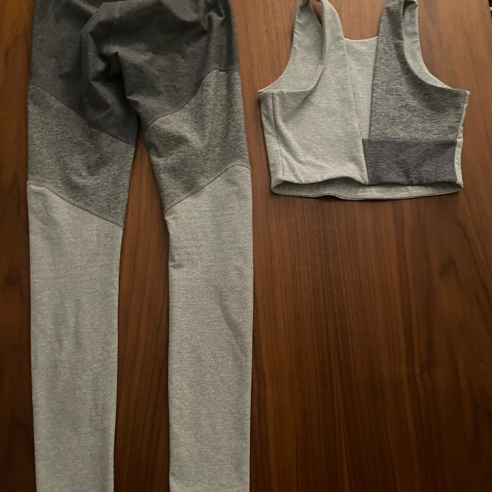 Outdoor voices leggings and crop top - Picture 2 of 3